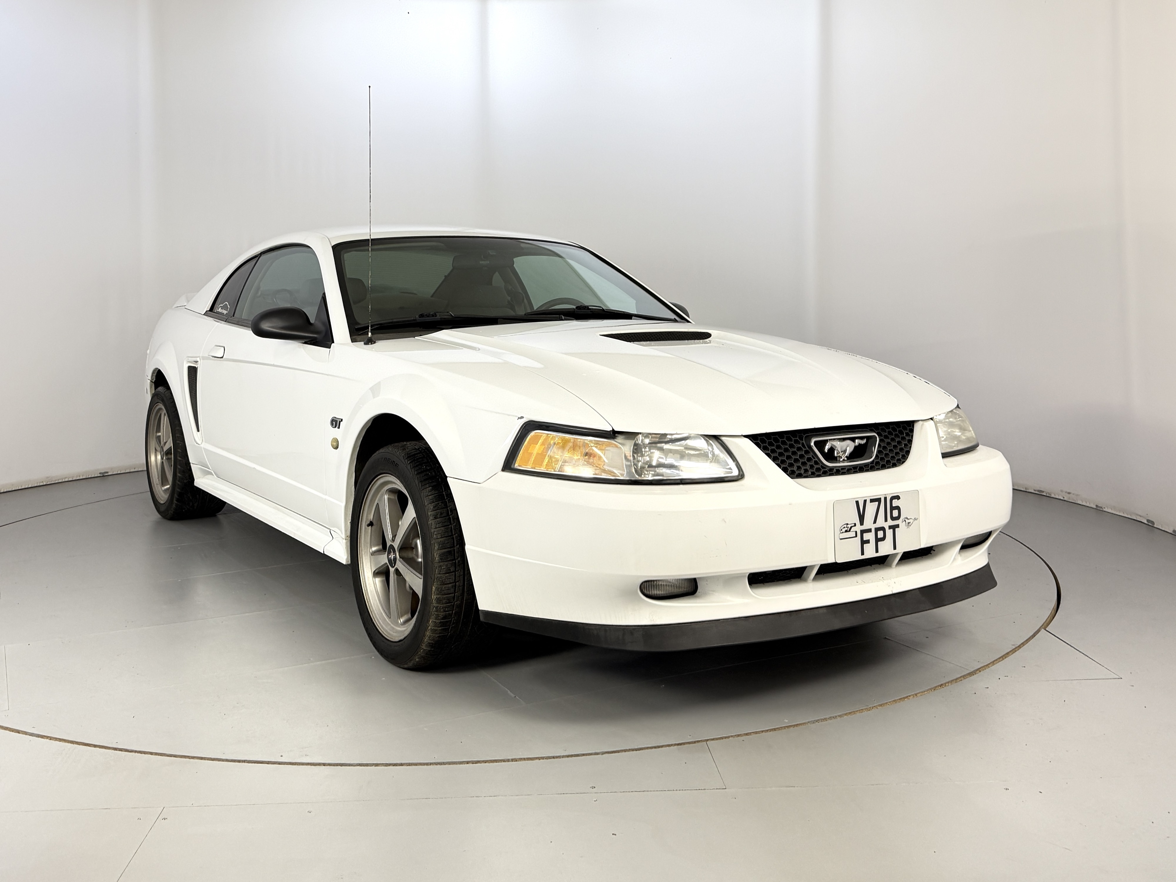 Lot 17 - 2000 Ford Mustang GT Lot 17 - 2000 Ford Mustang GT