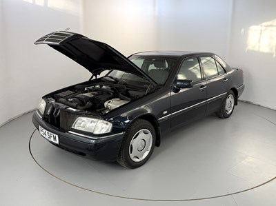 Lot 24 - 1997 Mercedes-Benz C200