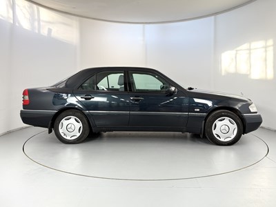 Lot 24 - 1997 Mercedes-Benz C200