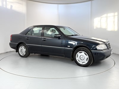 Lot 24 - 1997 Mercedes-Benz C200