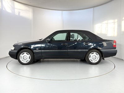 Lot 24 - 1997 Mercedes-Benz C200