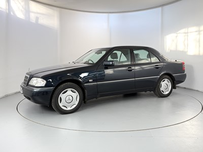 Lot 24 - 1997 Mercedes-Benz C200