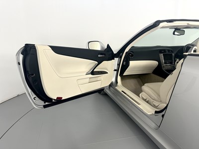 Lot 44 - 2010 Lexus IS250C