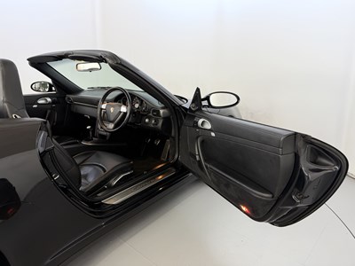 Lot 30 - 2006 Porsche 911 Carrera 4