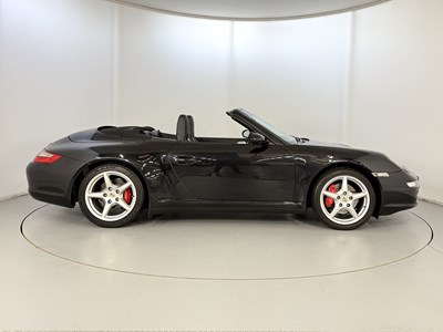 Lot 30 - 2006 Porsche 911 Carrera 4