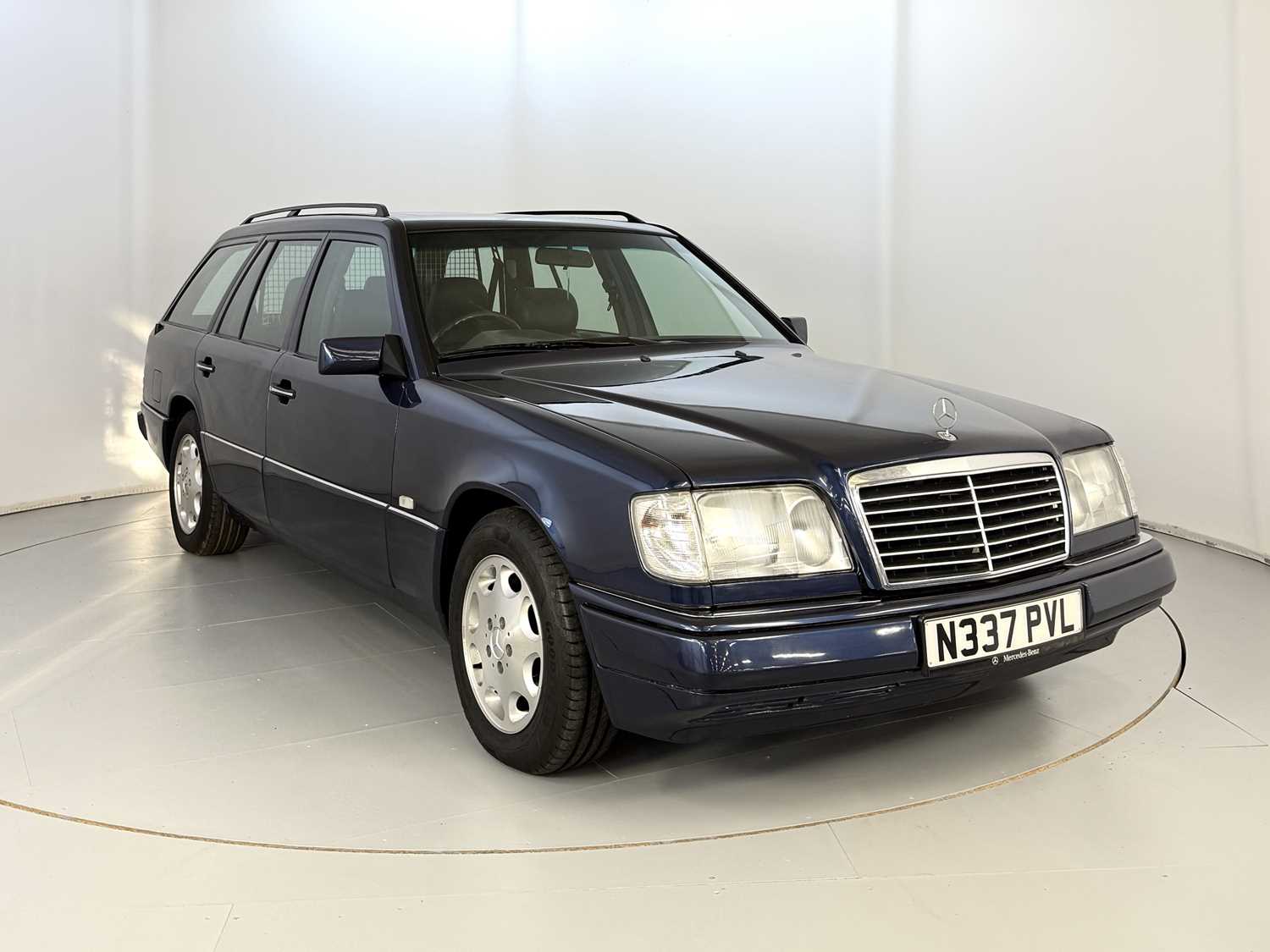 Lot 79 - 1995 Mercedes-Benz E320