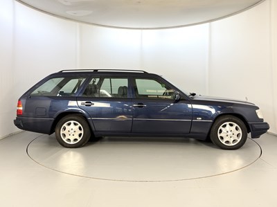 Lot 79 - 1995 Mercedes-Benz E320