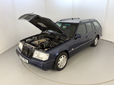 Lot 79 - 1995 Mercedes-Benz E320