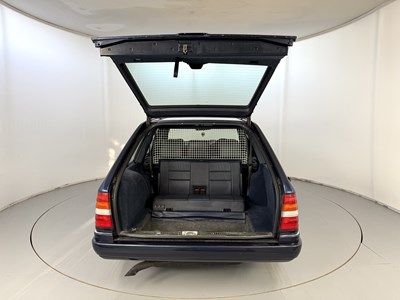 Lot 79 - 1995 Mercedes-Benz E320