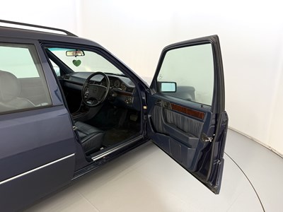 Lot 79 - 1995 Mercedes-Benz E320