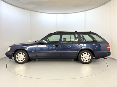 Lot 79 - 1995 Mercedes-Benz E320