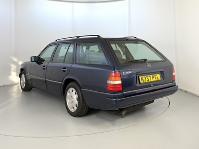 Lot 79 - 1995 Mercedes-Benz E320