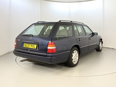 Lot 79 - 1995 Mercedes-Benz E320