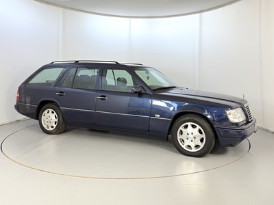 Lot 79 - 1995 Mercedes-Benz E320