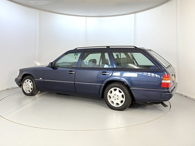 Lot 79 - 1995 Mercedes-Benz E320