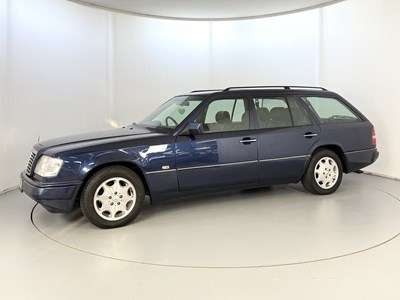 Lot 79 - 1995 Mercedes-Benz E320