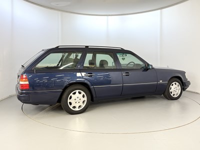 Lot 79 - 1995 Mercedes-Benz E320