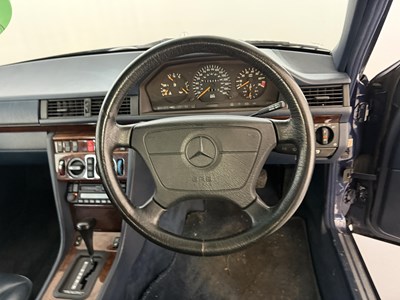 Lot 79 - 1995 Mercedes-Benz E320