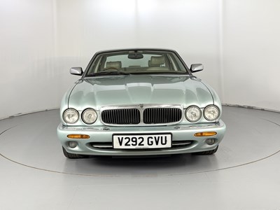 Lot 82 - 1999 Jaguar XJ8