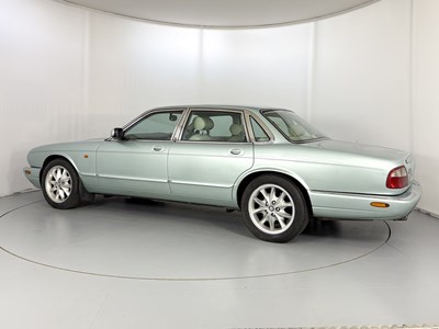 Lot 82 - 1999 Jaguar XJ8