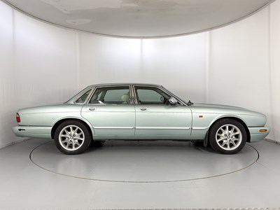 Lot 82 - 1999 Jaguar XJ8