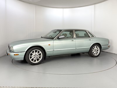 Lot 82 - 1999 Jaguar XJ8