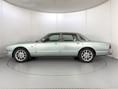 Lot 82 - 1999 Jaguar XJ8