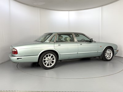 Lot 82 - 1999 Jaguar XJ8