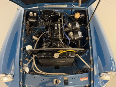 Lot 9 - 1974 MG B Roadster