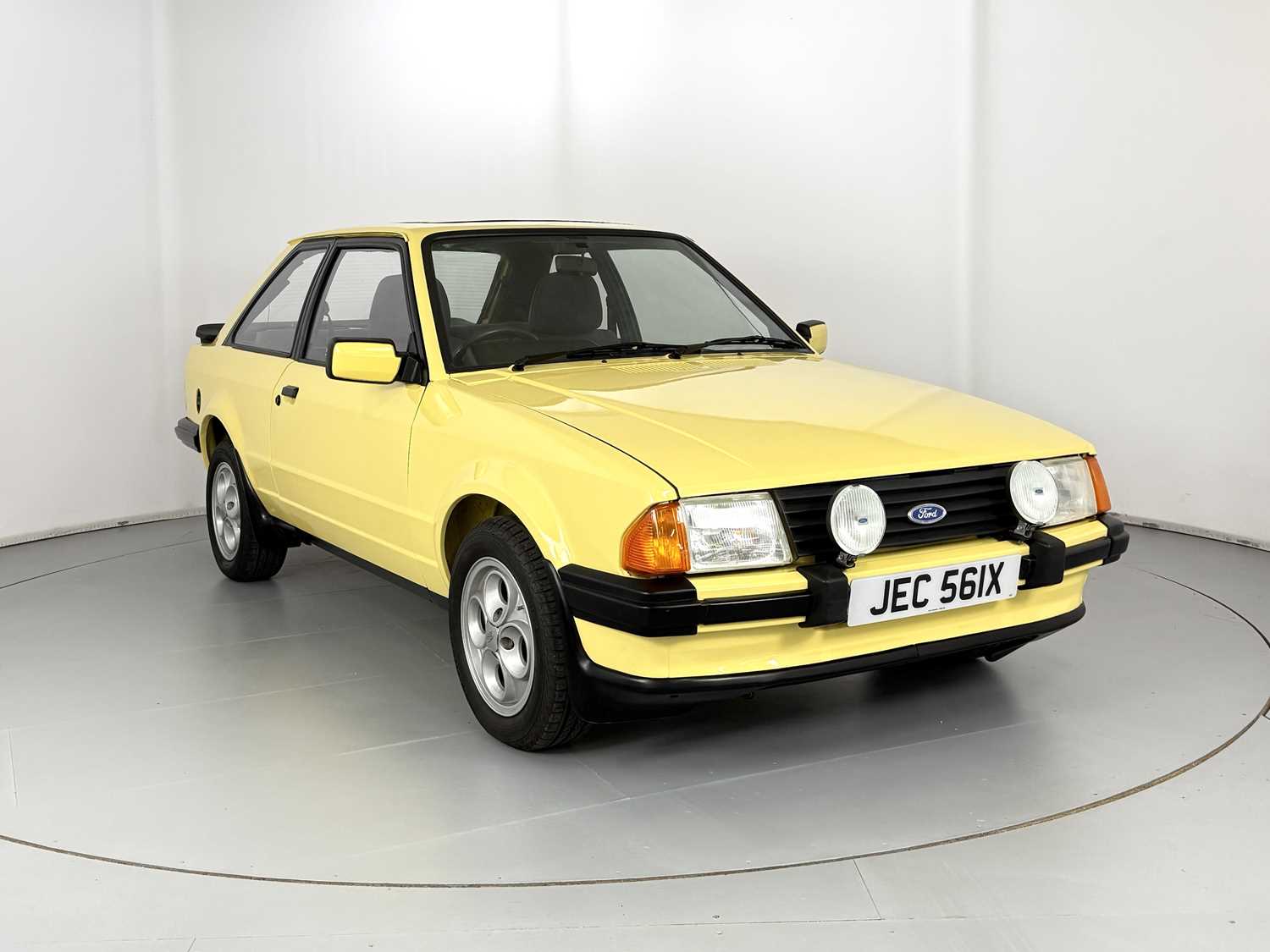 Lot 38 - 1981 Ford Escort XR3