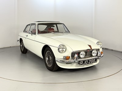 Lot 25 - 1971 MG BGT