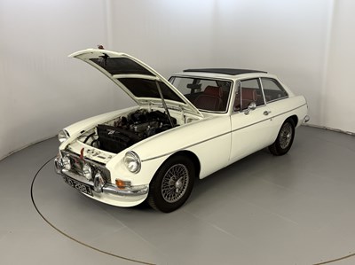 Lot 25 - 1971 MG BGT