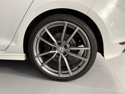 Lot 57 - 2014 Volkswagen Golf R