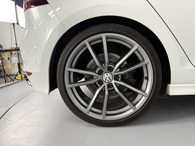 Lot 57 - 2014 Volkswagen Golf R