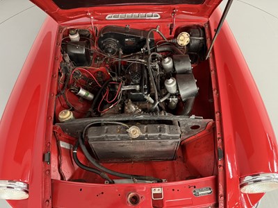 Lot 4 - 1972 MG BGT