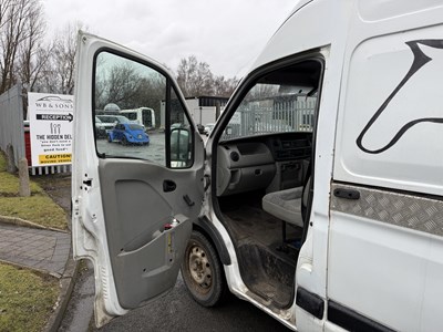 Lot 136 - 2004 Renault Master LH35