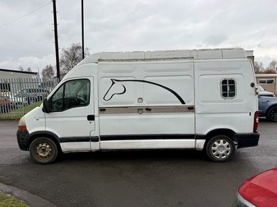 Lot 136 - 2004 Renault Master LH35