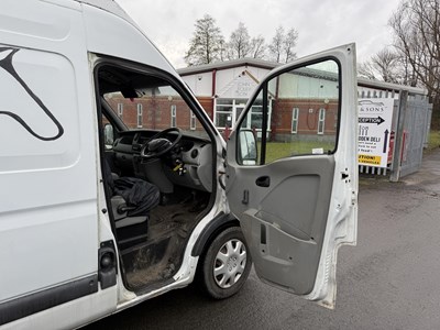 Lot 136 - 2004 Renault Master LH35