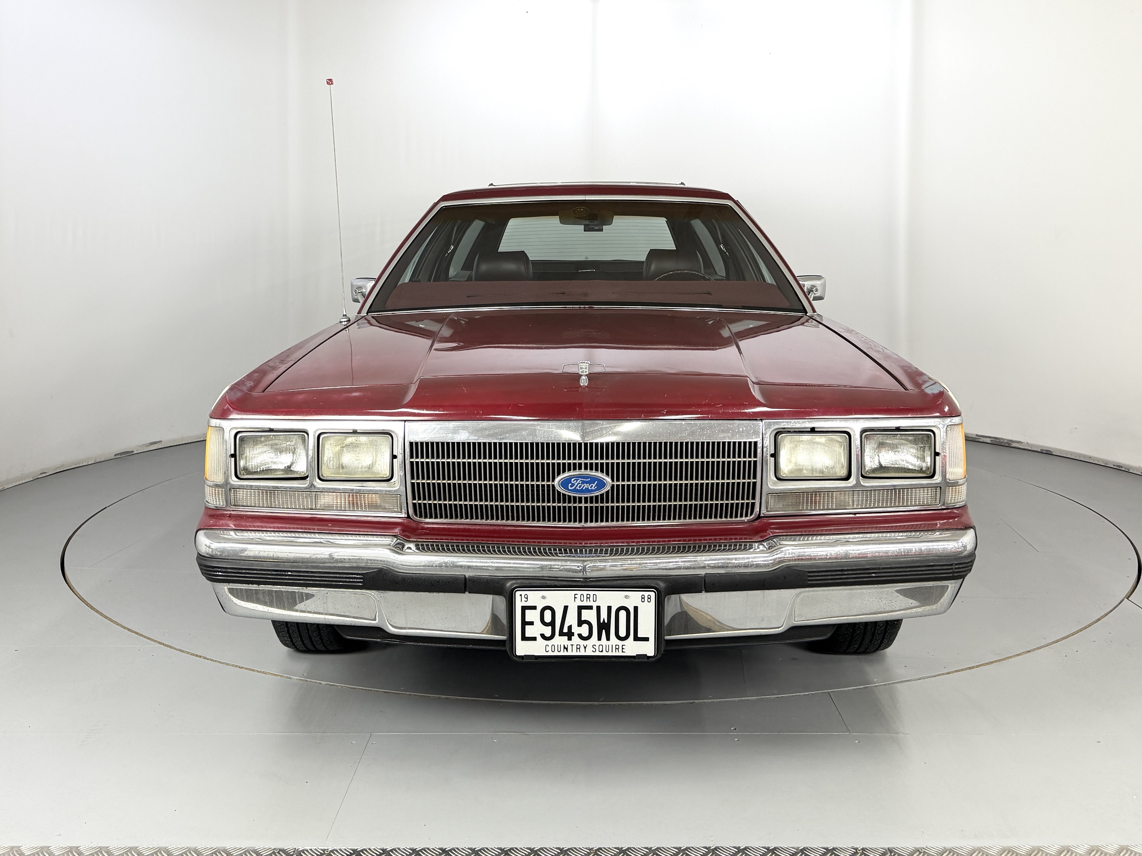 Lot 13 - 1988 Ford LTD Country Squire
