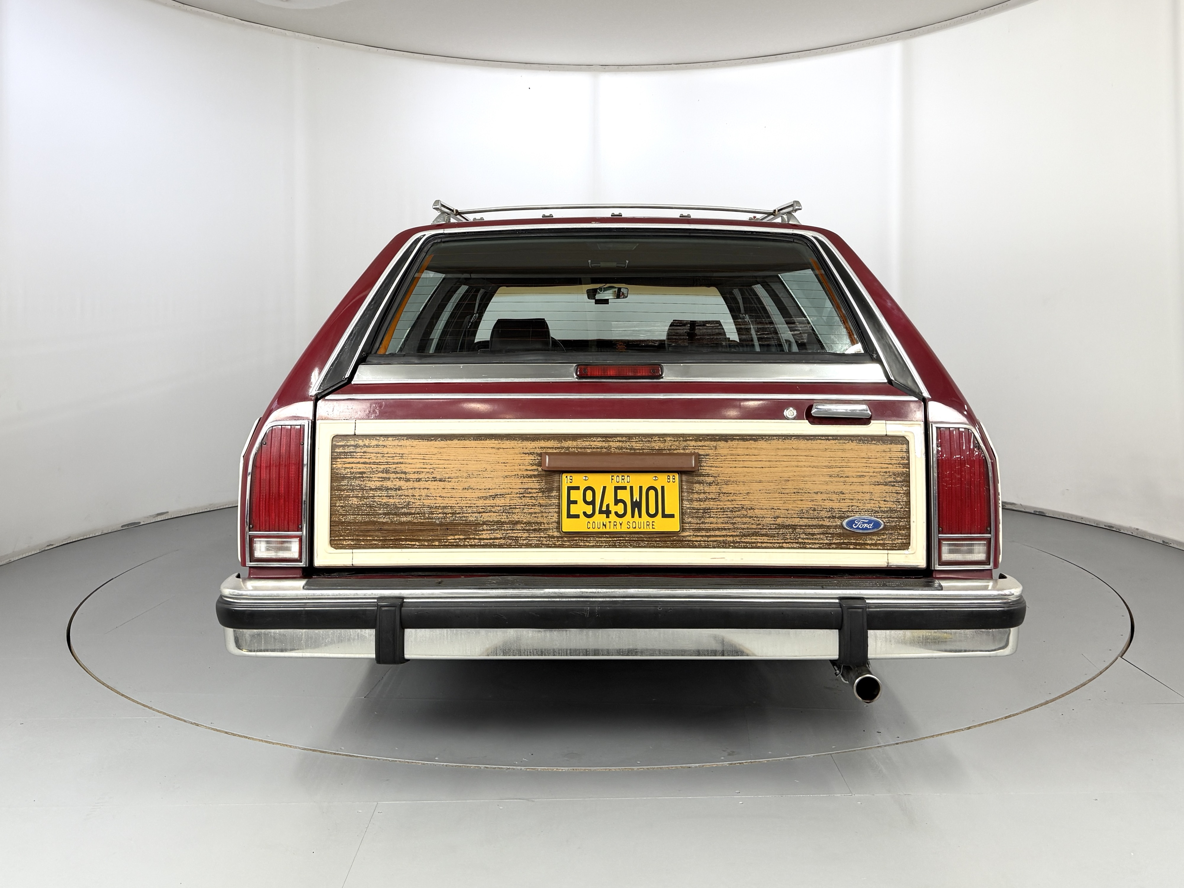 Lot 13 - 1988 Ford LTD Country Squire