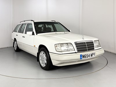 Lot 14 - 1995 Mercedes-Benz E220