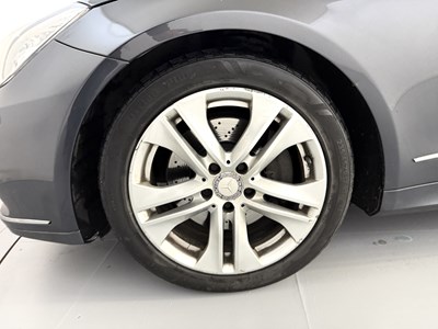 Lot 102 - 2010 Mercedes-Benz E250
