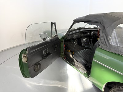 Lot 46 - 1976 MG B Roadster