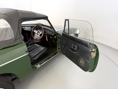 Lot 46 - 1976 MG B Roadster