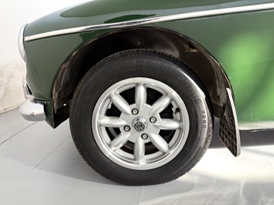 Lot 46 - 1976 MG B Roadster