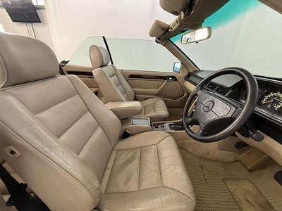 Lot 7 - 1994 Mercedes-Benz E320 Sportline Cabriolet
