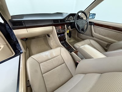 Lot 7 - 1994 Mercedes-Benz E320 Sportline Cabriolet