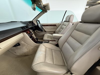 Lot 7 - 1994 Mercedes-Benz E320 Sportline Cabriolet