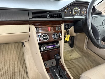 Lot 7 - 1994 Mercedes-Benz E320 Sportline Cabriolet