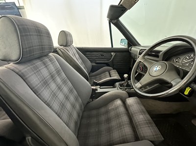 Lot 165 - 1992 BMW 318i Cabriolet